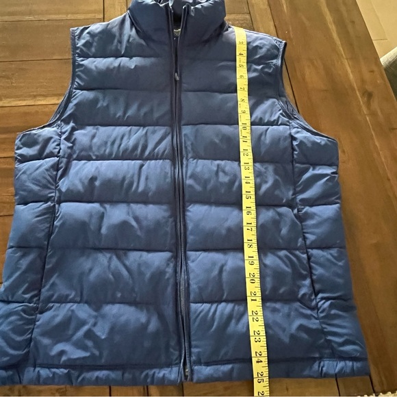 Banana republic blue puffer vest, like new. - Picture 6 of 7
